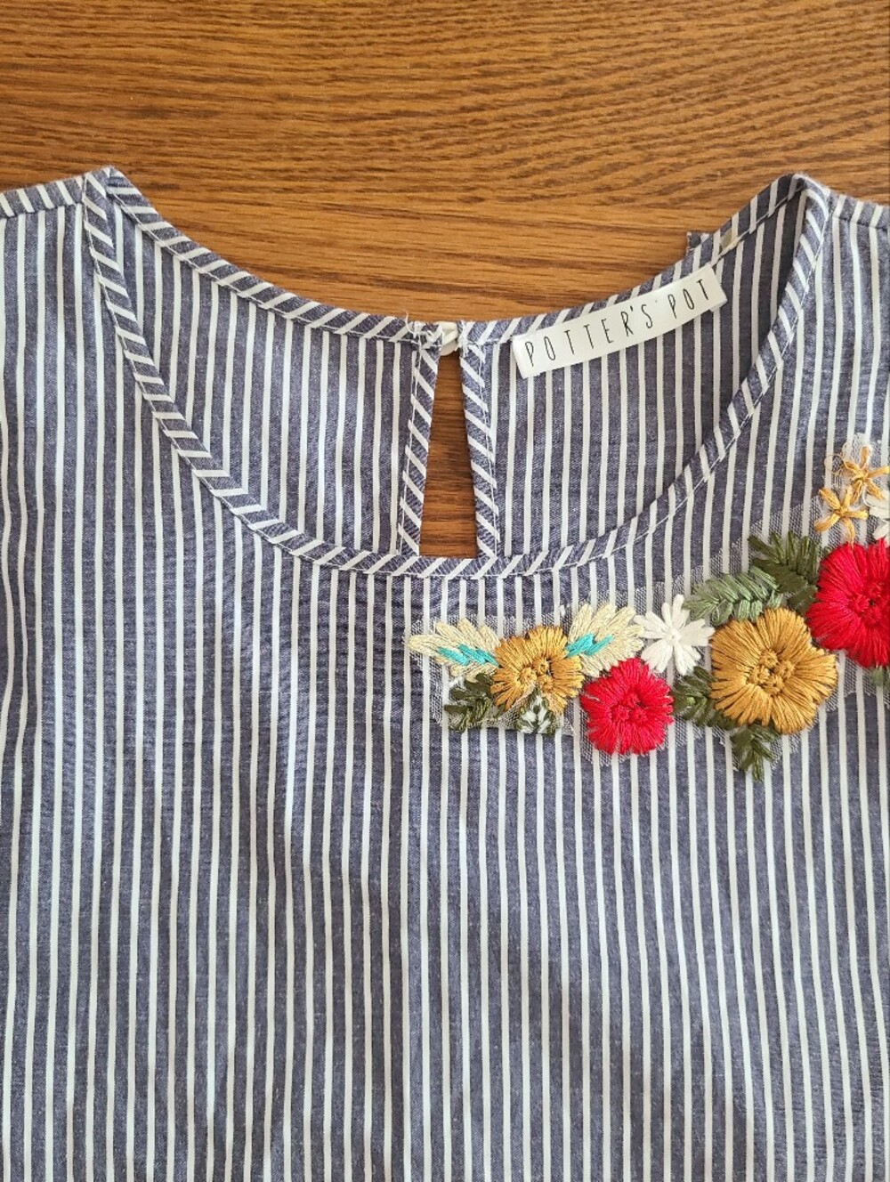 Potter's Pot Striped Ruffle Sleeve Top with Floral Embroidery - Picture 4 of 7